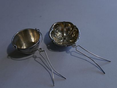 Two silver tea glasses
Weight: 46.7 g
(5...