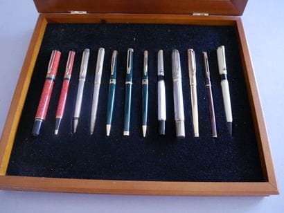 WATERMAN 
Set of twelve pens including fountain...