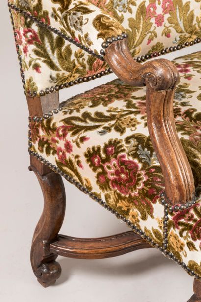 High-curved flat-back armchair in molded...