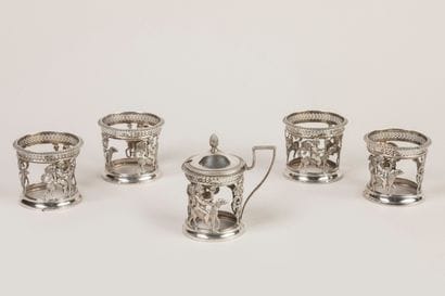 Set in silver 800°/°°, 