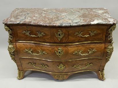 Grave chest of drawers in violet-wood veneer,...