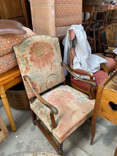 High-curved flat-back armchair in molded...