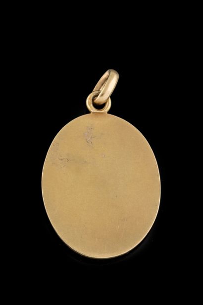 Médaille ovalisée Sainte Thérèse en or jaune...