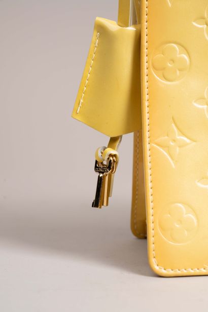 LOUIS VUITTON 
Sac à main modèle « Spring...