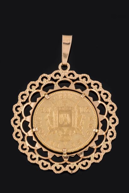 Pendentif pièce or de 20 Francs dans une...