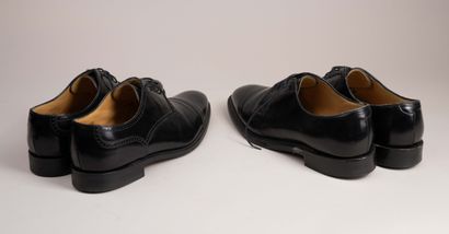 CHARLES TYRWHITT 
Deux paires de chaussures...
