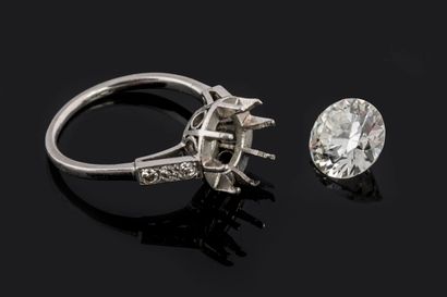Bague solitaire en platine (850 millièmes)...
