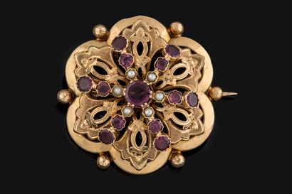 Broche rosace en or jaune (750 millièmes)...