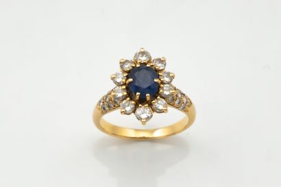 Bague marguerite en or jaune (750 millièmes)...