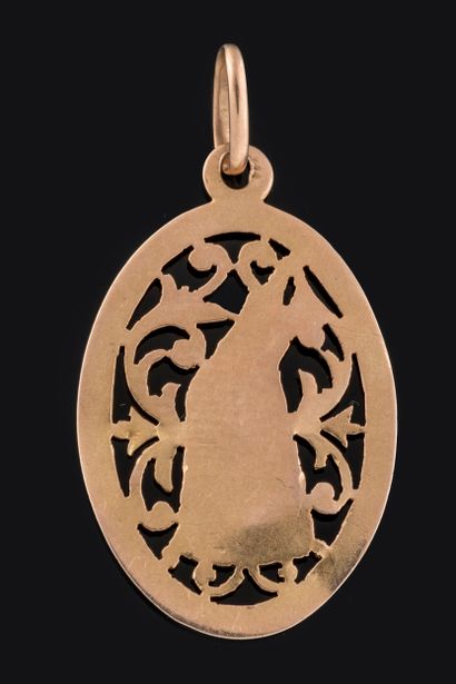 Petite médaille ovale ouvragée feuillages...