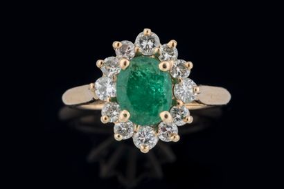 Yellow gold (750 thousandths) daisy ring...