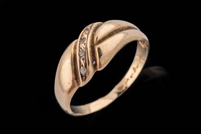 Godron ring set with colorless imitation...