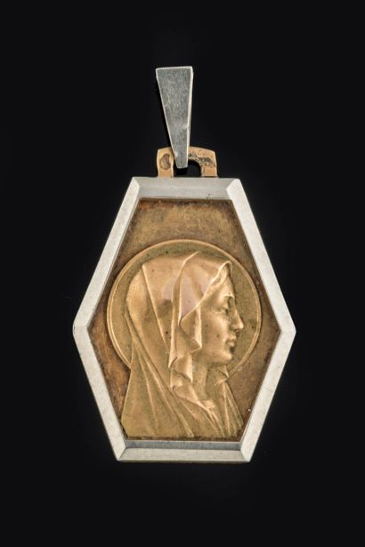 Médaille octogonale profil de vierge au voile...