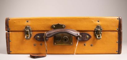 LOUIS VUITTON 
Valise de voyage rigide gainé...