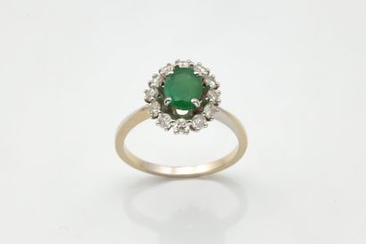 Bague marguerite ovale en or gris (750 millièmes)...