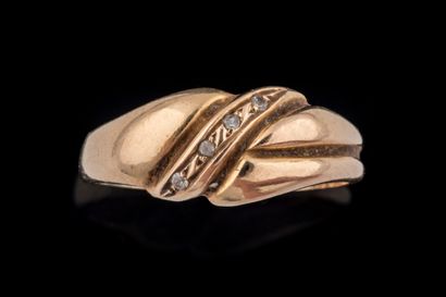 Godron ring set with colorless imitation...