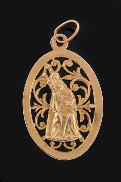 Petite médaille ovale ouvragée feuillages...