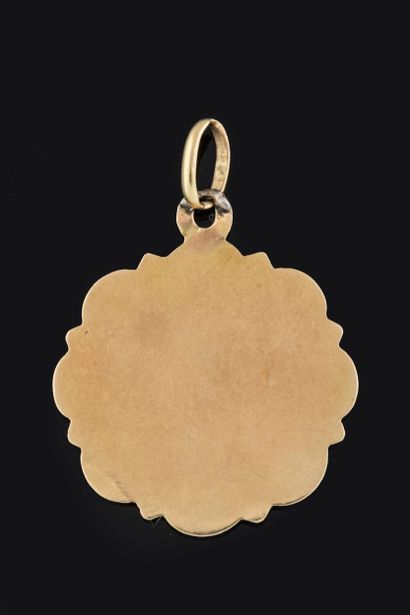 Médaille vierge au voile entourage dentellé...
