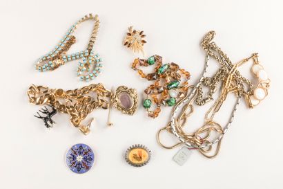 Lot de bijoux fantaisie.