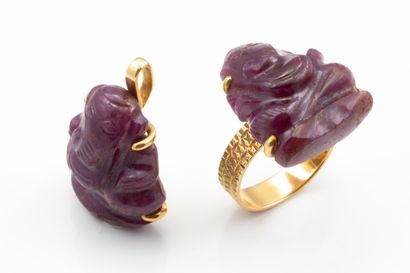 2 jewels (ring and pendant) each set with...