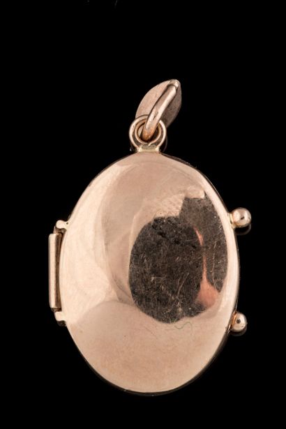 Pendentif souvenir ouvrant et centré de la...