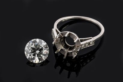 Bague solitaire en platine (850 millièmes)...
