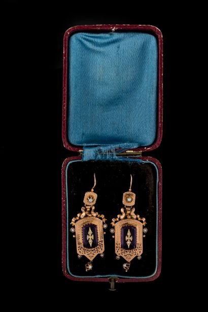 Paire de pendants d’oreilles anciennes en...