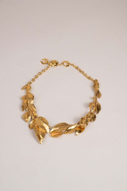 YVES SAINT LAURENT et CHRISTIAN LACROIX
Collier...