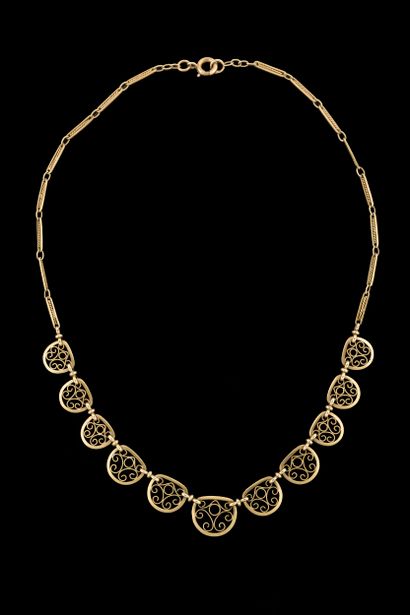 Drapery necklace with 11 filigree half-moon...