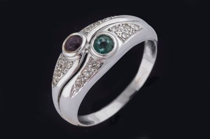 Band ring set with a round faceted emerald...