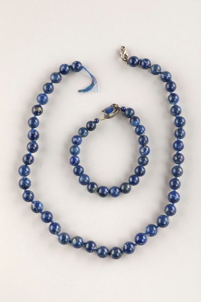 Collier et bracelet en lapis lazuli et howlite...