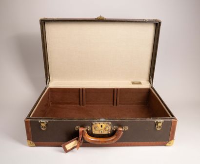 LOUIS VUITTON 
Valise de voyage rigide en...