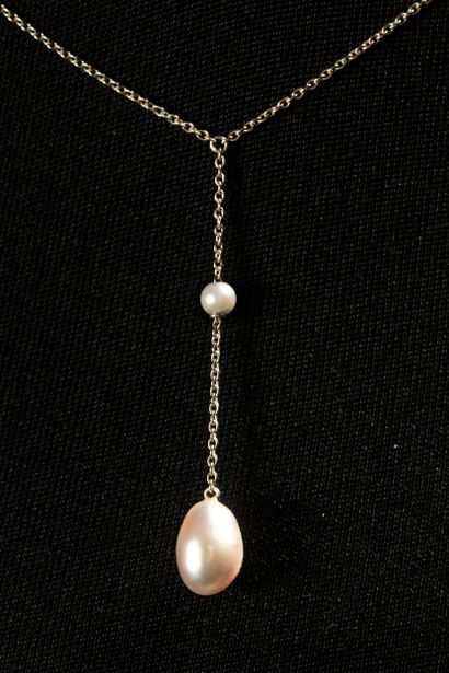 Collier cravate composé d’une chaîne forçat...