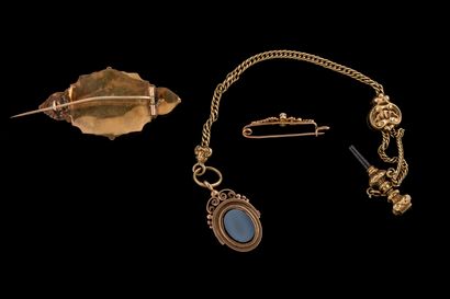 Lot of damaged and missing antique jewelry...