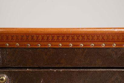 LOUIS VUITTON 
Valise de voyage rigide en...