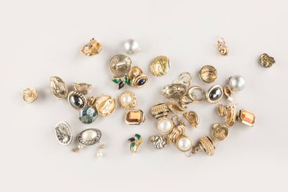 Lot de boucles d’oreilles fantaisie.