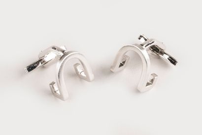 Lot including:
- A Christian Dior case for...