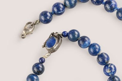 Collier et bracelet en lapis lazuli et howlite...