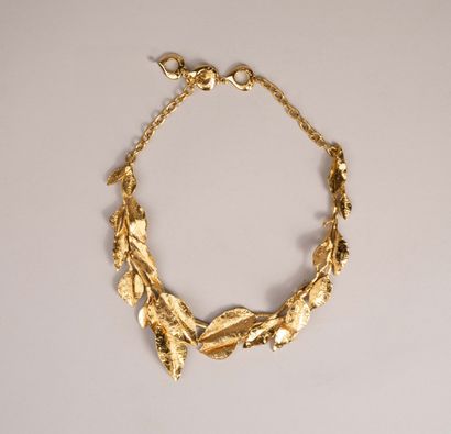 YVES SAINT LAURENT et CHRISTIAN LACROIX
Collier...