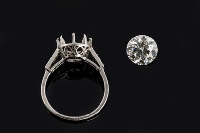 Bague solitaire en platine (850 millièmes)...