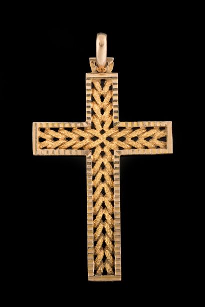 Croix centrée d’une torsade finition satinée,...
