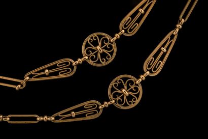 Former sautoir with filigree links transformed...