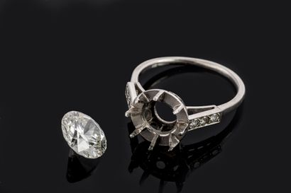 Bague solitaire en platine (850 millièmes)...