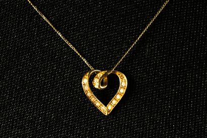 Fine chaîne gourmette et son pendentif serti...
