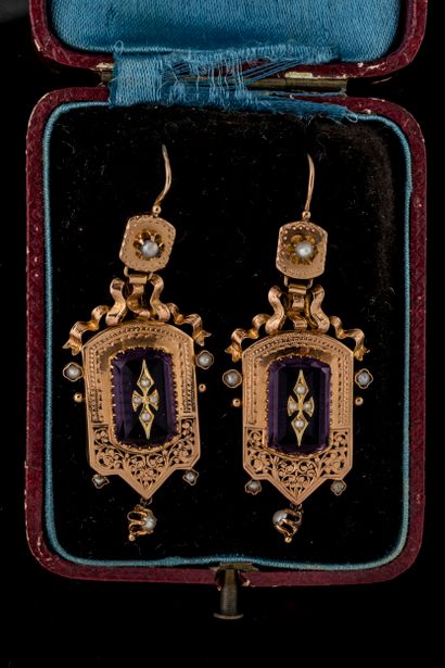 Paire de pendants d’oreilles anciennes en...
