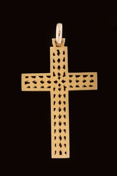 Croix centrée d’une torsade finition satinée,...