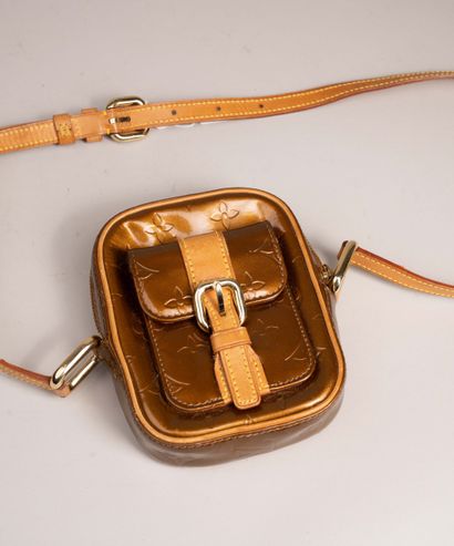 LOUIS VUITTON 
Sac à épaule, ou dit en bandoulière,...
