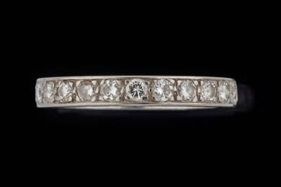 Wedding band in white gold (750 thousandths)...