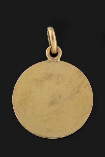 BECKER. Médaille Saint Philippe en or jaune...