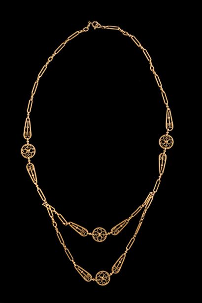 Former sautoir with filigree links transformed...